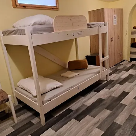 Hostel Dragan's Den *