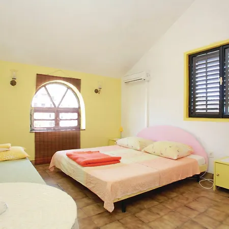 Dragan's Den * Korcula Town