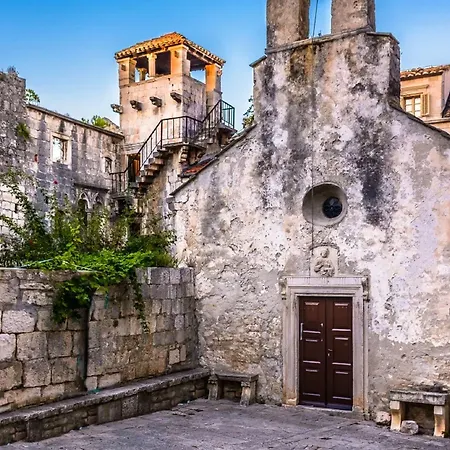 Dragan's Den אכסניה *