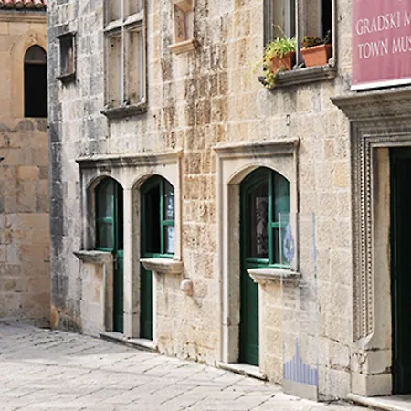 Dragan's Den Albergue *