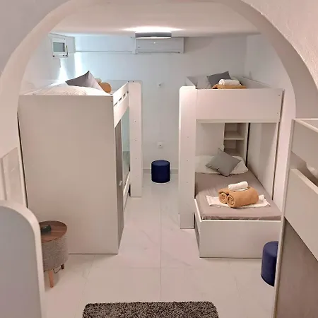 Dragan's Den بيت شباب كورتْشولا