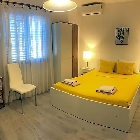 Hostel Dragan's Den *