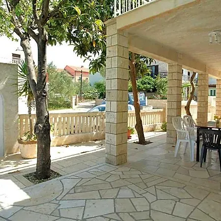 Hostel Dragan's Den