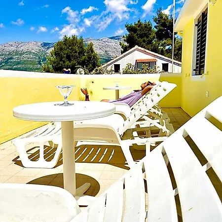 Dragan's Den Ostello