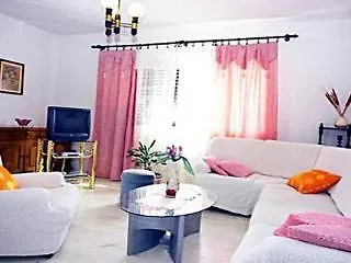 Dragan's Den * Korčula