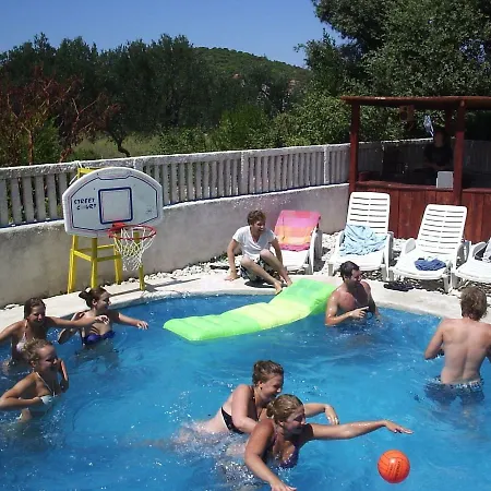 Dragan's Den Hostel