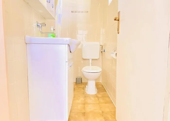 Hostel Dragan's Den *