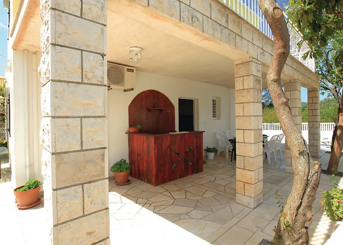 Hostel Dragan's Den *