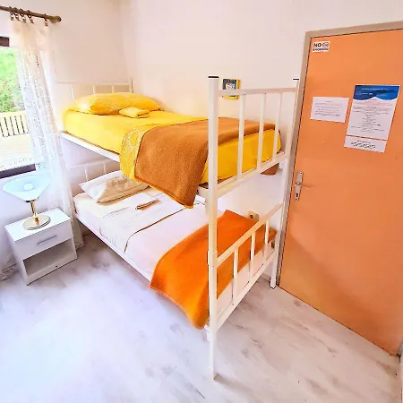 Dragan's Den Hostel